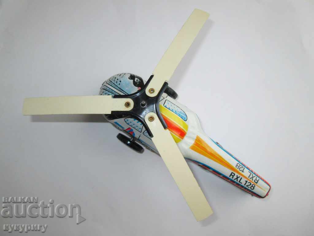 Jucărie pentru copii din tablă veche elicopter mecanic metal cu preț 65.00 BGN | € 33.23