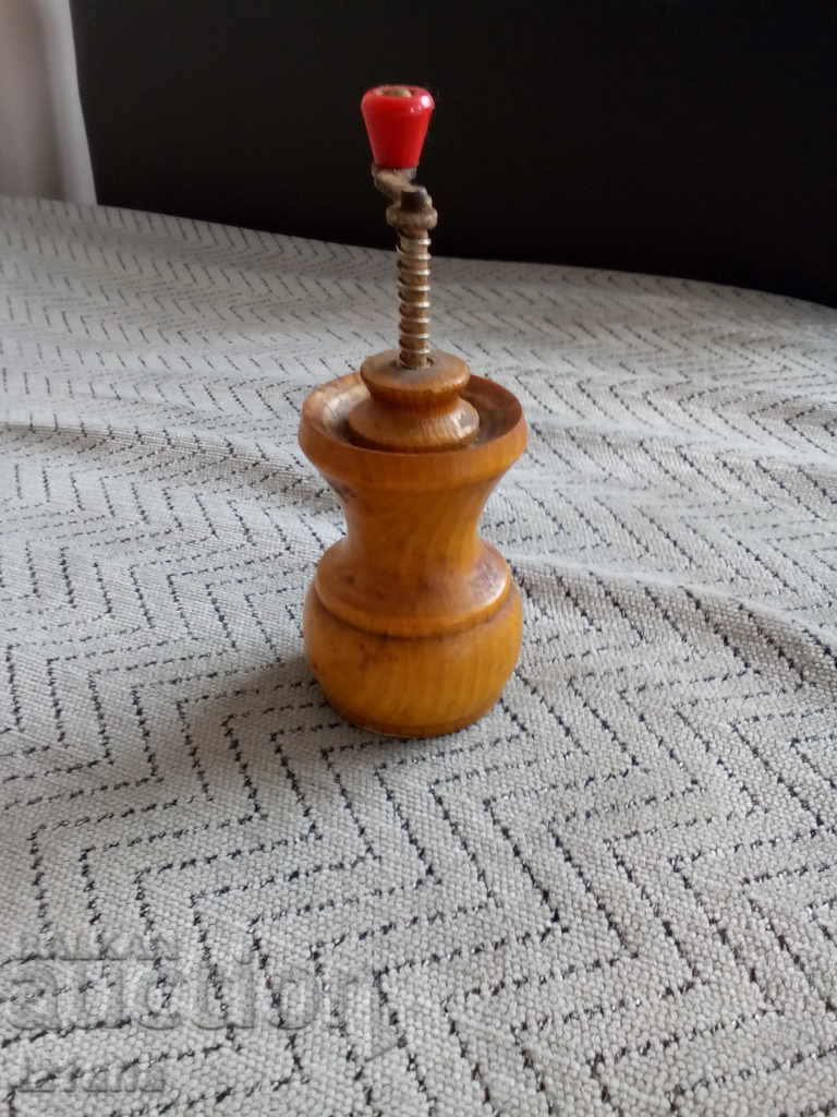 Grinder, a pepper mill with price 8.00 BGN | € 4.09 Grinder, a pepper mill with price 8.00 BGN | € 4.09