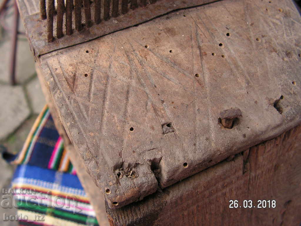 Auction 9133. OLIVE WOOD HEAD FOR WINDOW DARK Auction 9133. OLIVE WOOD HEAD FOR WINDOW DARK