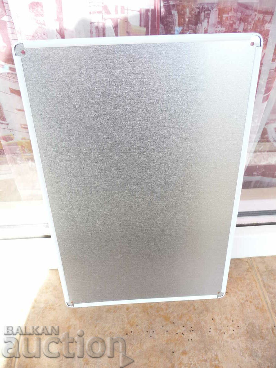 Auction Metal plate beer dark bottle wooden box restaurant Auction Metal plate beer dark bottle wooden box restaurant