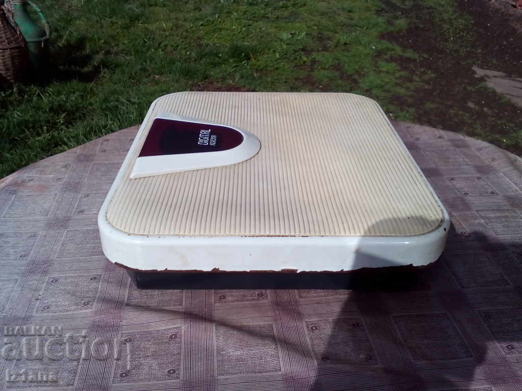 KORONA scales with price 25.00 BGN | € 12.78 KORONA scales with price 25.00 BGN | € 12.78