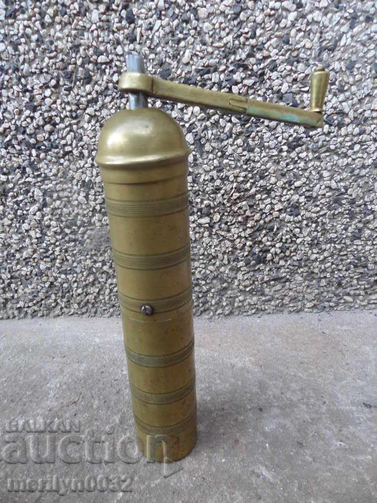 Auction An old brass spice mill Auction An old brass spice mill