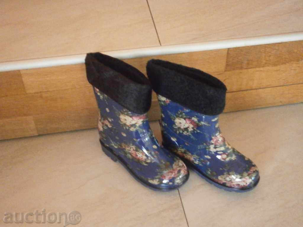 Rubber boots with floral motif, new, number 27 with price 11.00 BGN | € 5.62 Rubber boots with floral motif, new, number 27 with price 11.00 BGN | € 5.62