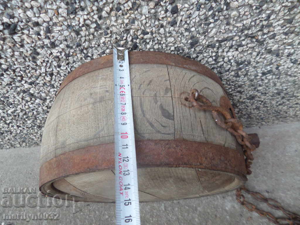 Delivery of Old horse bucket, bucket, barrel, wooden, pavour Delivery of Old horse bucket, bucket, barrel, wooden, pavour