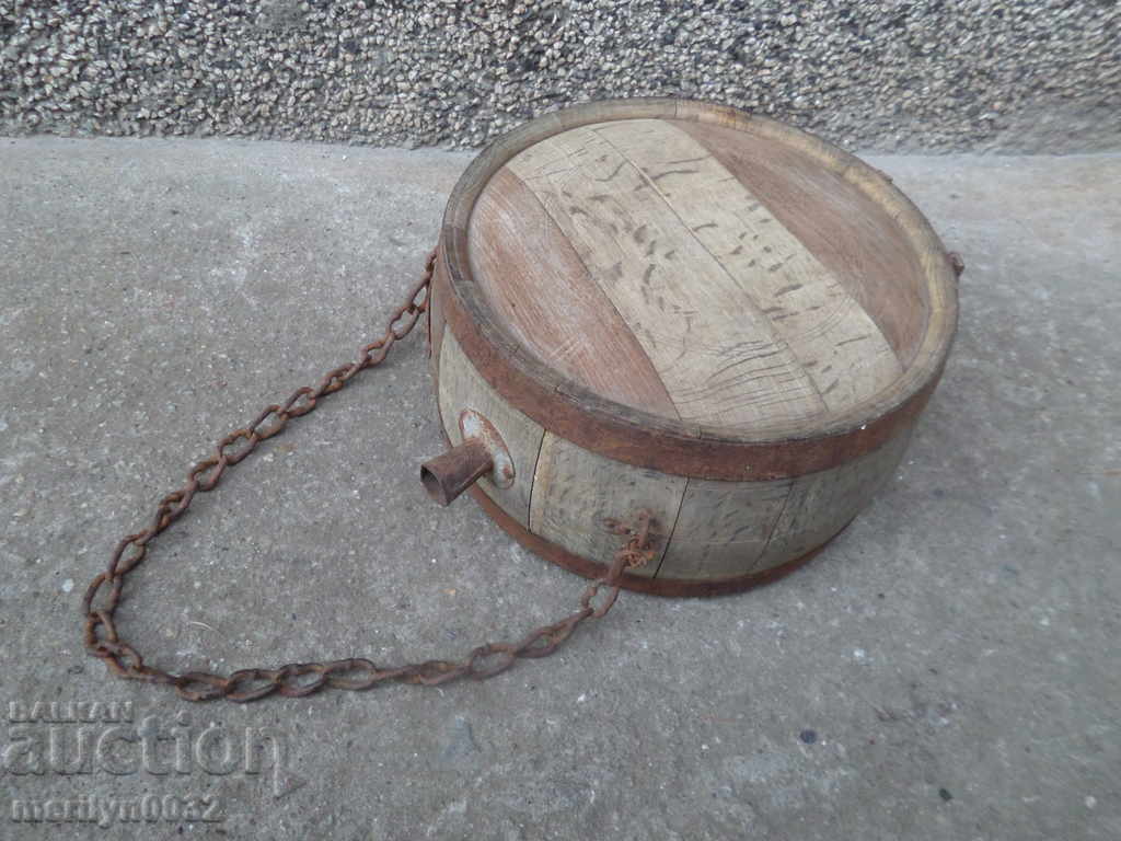 Old horse bucket, bucket, barrel, wooden, pavour - 5 Old horse bucket, bucket, barrel, wooden, pavour - 5