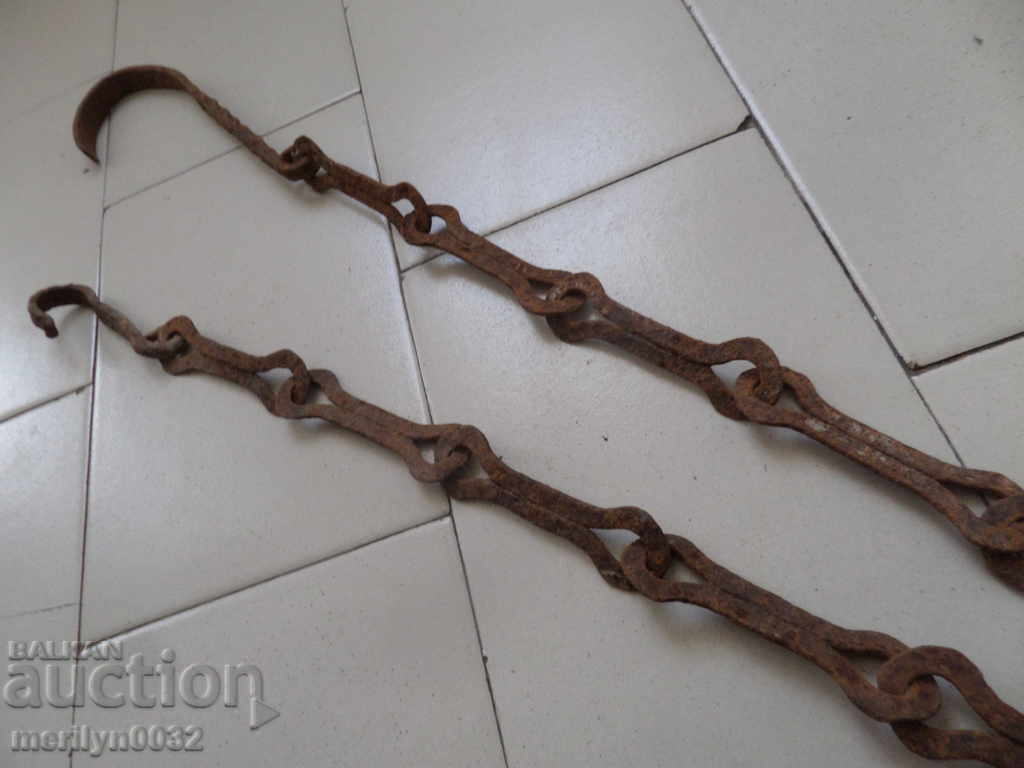 Vechiul cârlig lanț forjat, cârlige cuier lanț focar cu preț 41.00 BGN | € 20.96 Vechiul cârlig lanț forjat, cârlige cuier lanț focar cu preț 41.00 BGN | € 20.96