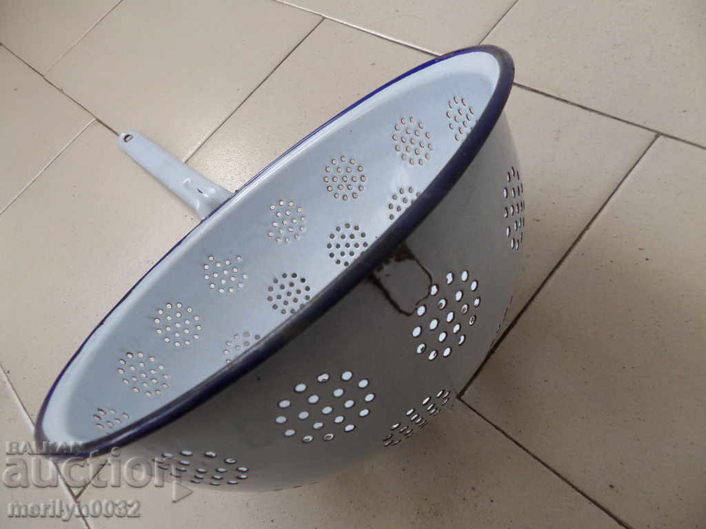Auction Old enameled colander, court with enamel injured by the People's Republic of Bulgaria Auction Old enameled colander, court with enamel injured by the People's Republic of Bulgaria