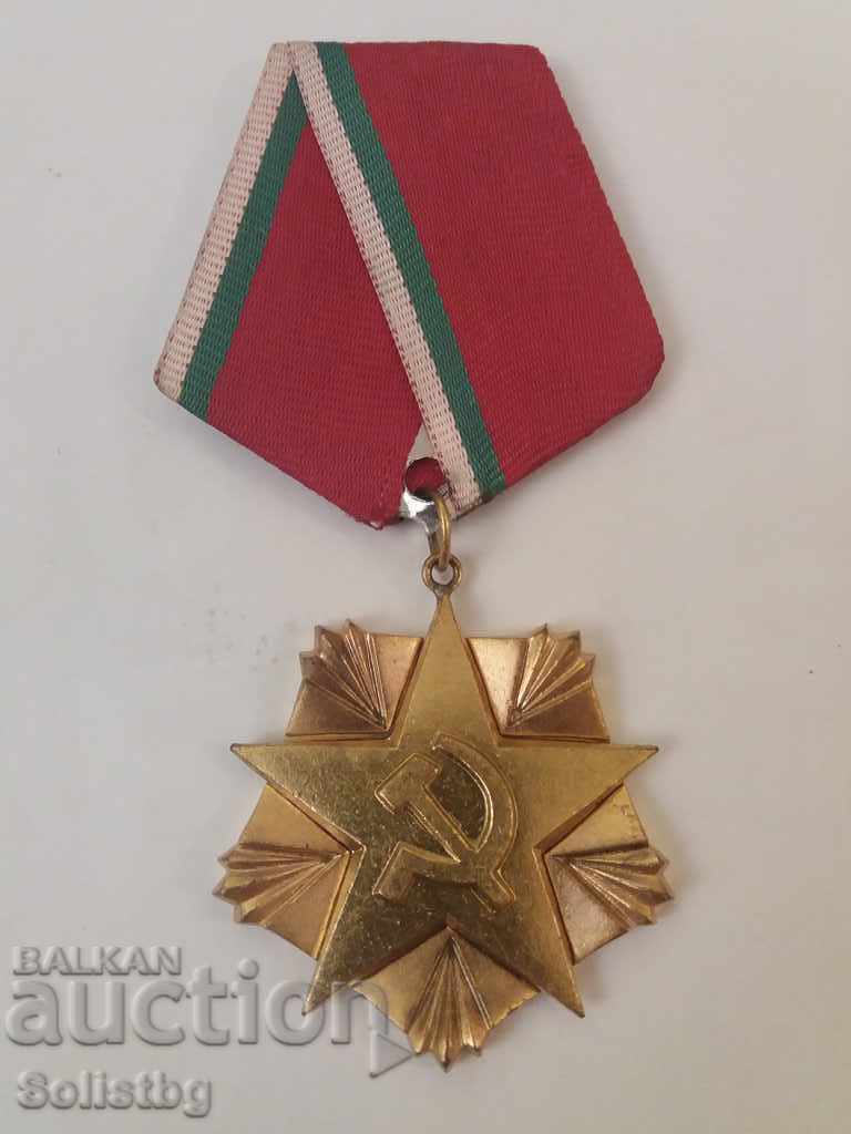 Παράδοση Χρυσό Τάγμα Εργασίας. Παράδοση Χρυσό Τάγμα Εργασίας.