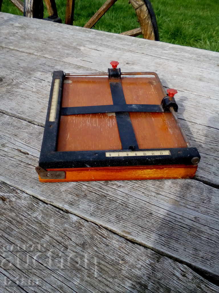 Old photographic instrument, instrument with price 20.00 BGN | € 10.23 Old photographic instrument, instrument with price 20.00 BGN | € 10.23