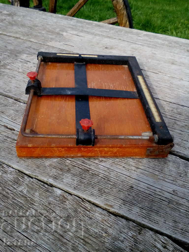 Delivery of Old photographic instrument, instrument Delivery of Old photographic instrument, instrument