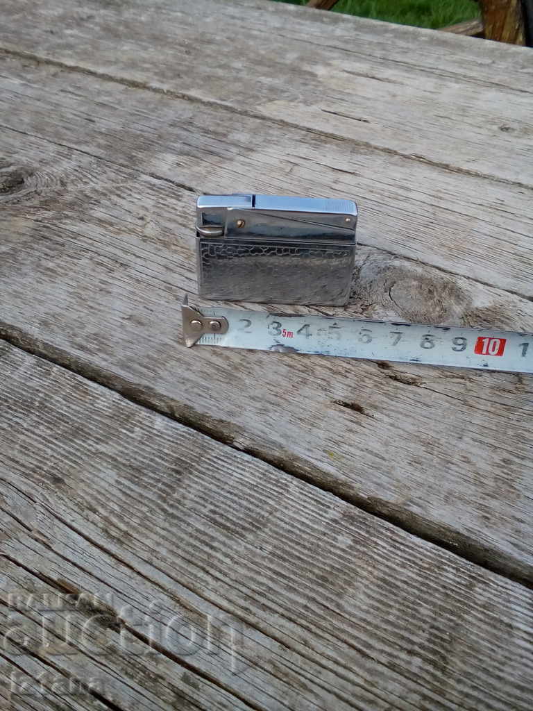 Auction An old lighter Auction An old lighter