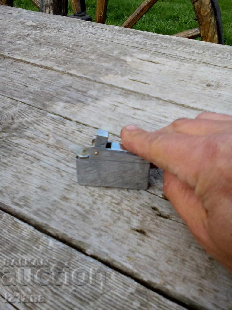 Delivery of An old lighter Delivery of An old lighter