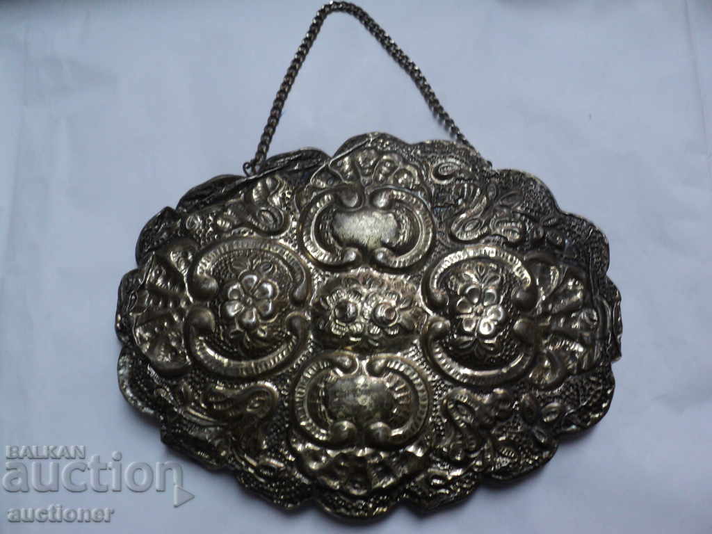 OLIVE SILVER WINDOW WALL. - 5 OLIVE SILVER WINDOW WALL. - 5