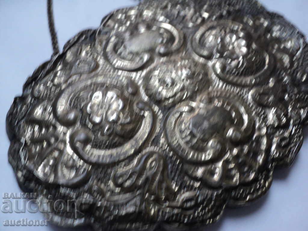 OLIVE SILVER WINDOW WALL. - 6 OLIVE SILVER WINDOW WALL. - 6