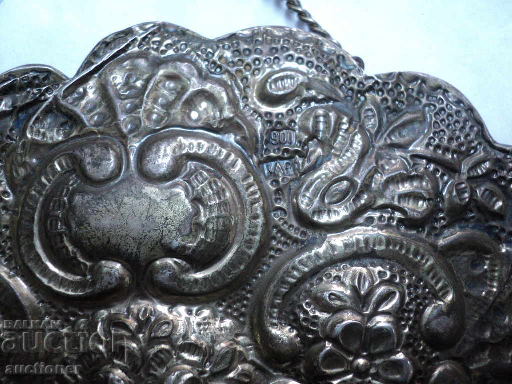 OLIVE SILVER WINDOW WALL. - 7 OLIVE SILVER WINDOW WALL. - 7