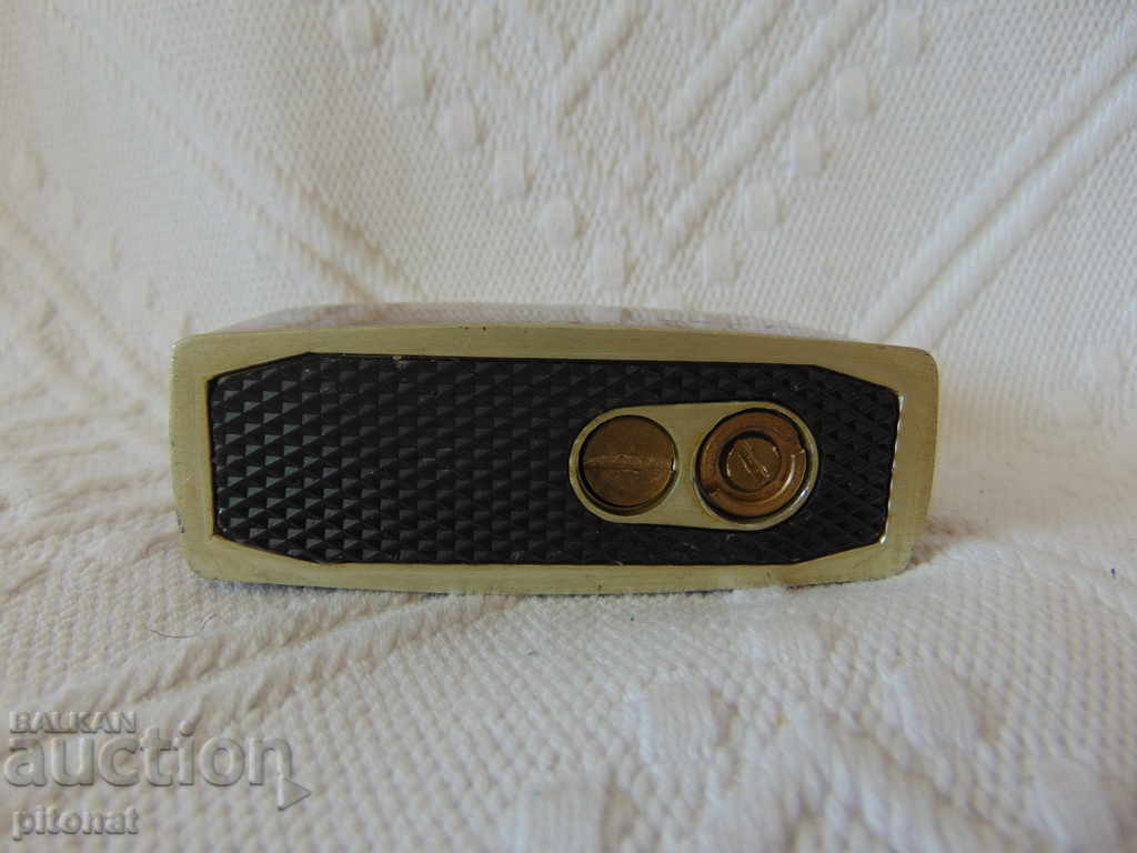 Auction Collector's massive table lighter Auction Collector's massive table lighter