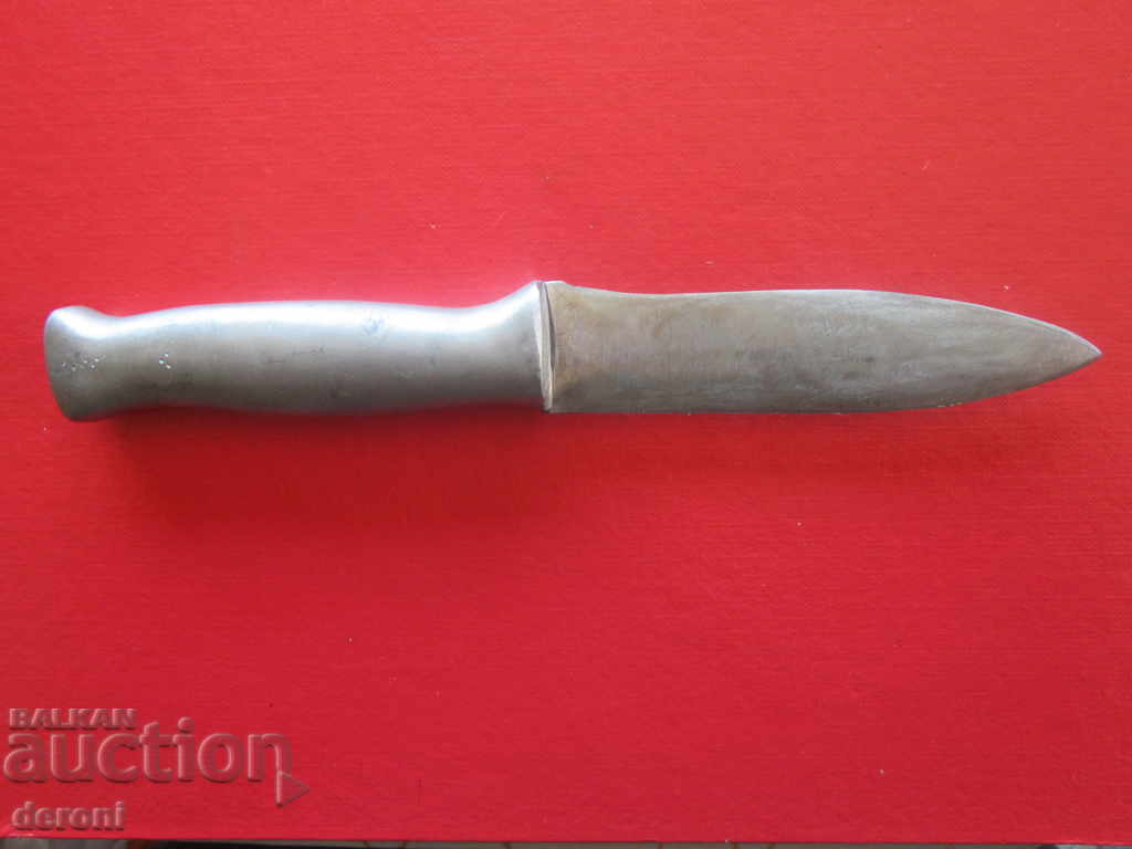 Auction  An old trench dagger