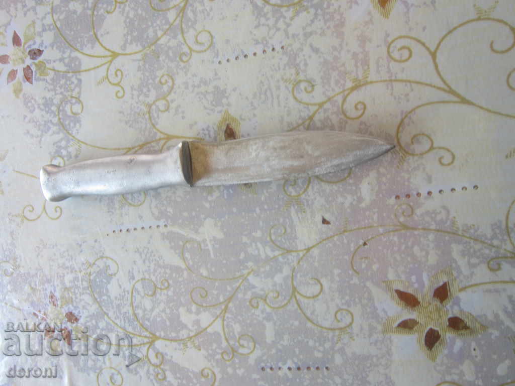 Delivery of An old trench dagger