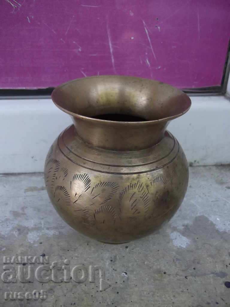 Bronze vase - 181.6 g