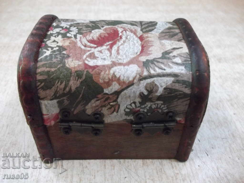 Wooden box with appliqués - 6 Wooden box with appliqués - 6
