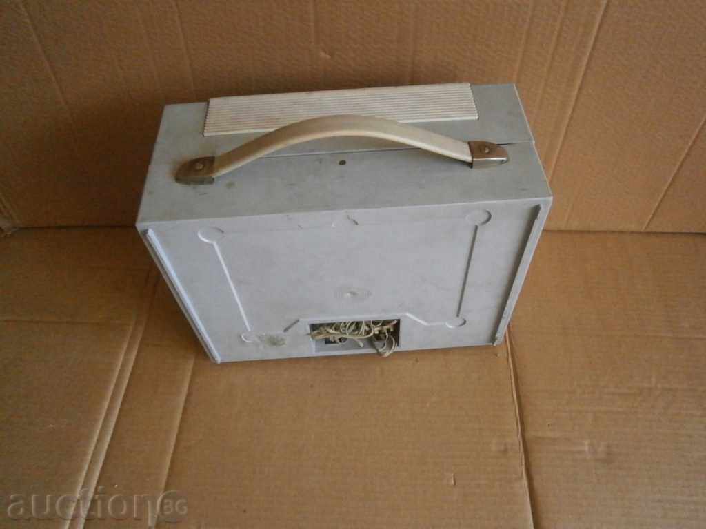 retro portable turntable with price 45.00 BGN | € 23.01