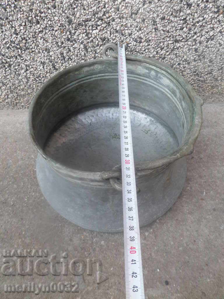 Auction Tin boned, boiler, baker, copper pot Auction Tin boned, boiler, baker, copper pot