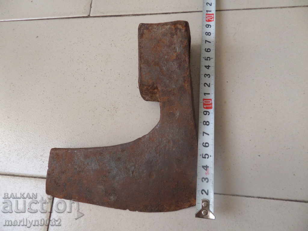 Аукцион Стара брадва инструмент ковано желязо НРБ Аукцион Стара брадва инструмент ковано желязо НРБ
