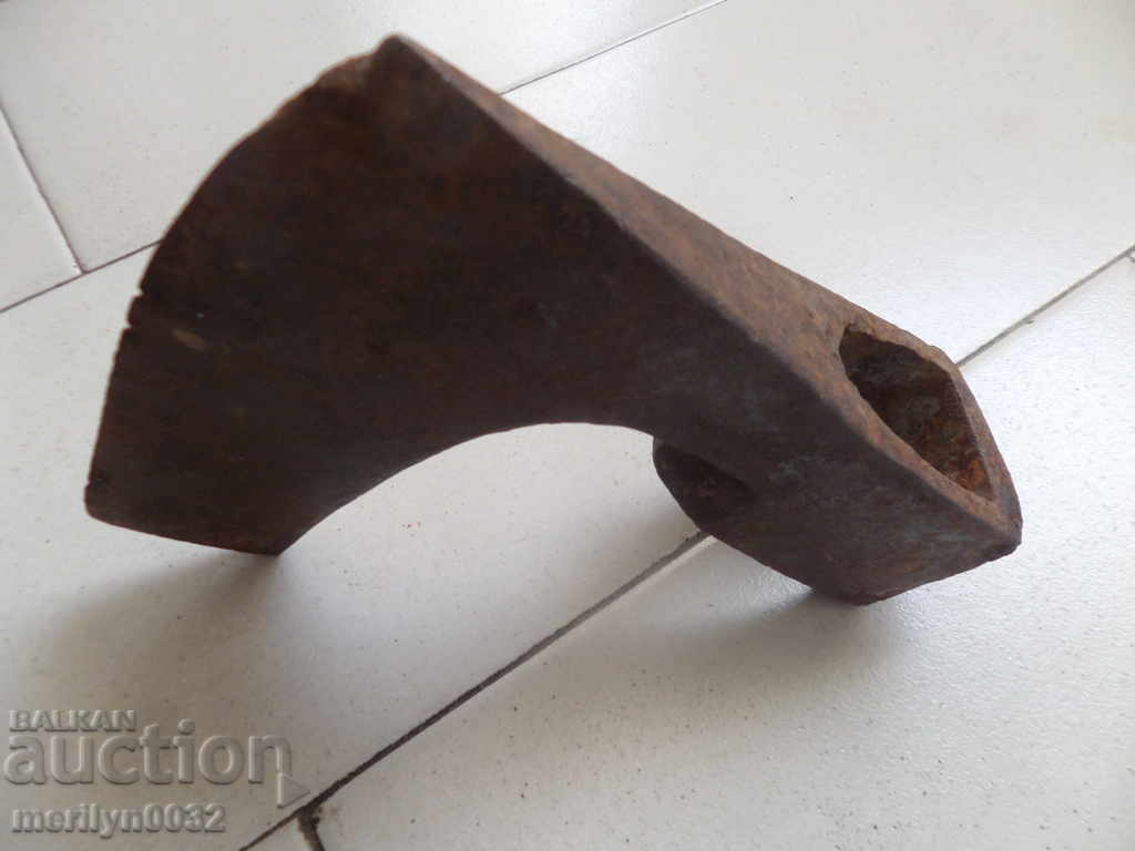 Стара брадва инструмент ковано желязо НРБ - 5 Стара брадва инструмент ковано желязо НРБ - 5