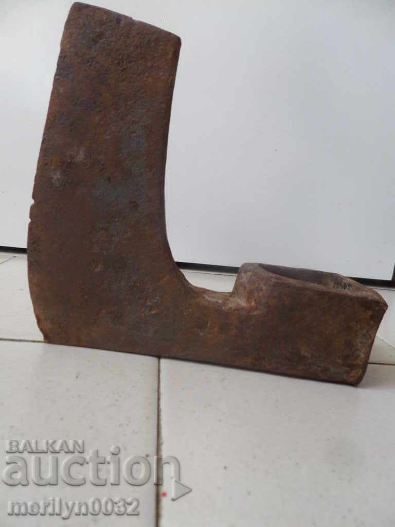 Стара брадва инструмент ковано желязо НРБ - 6 Стара брадва инструмент ковано желязо НРБ - 6