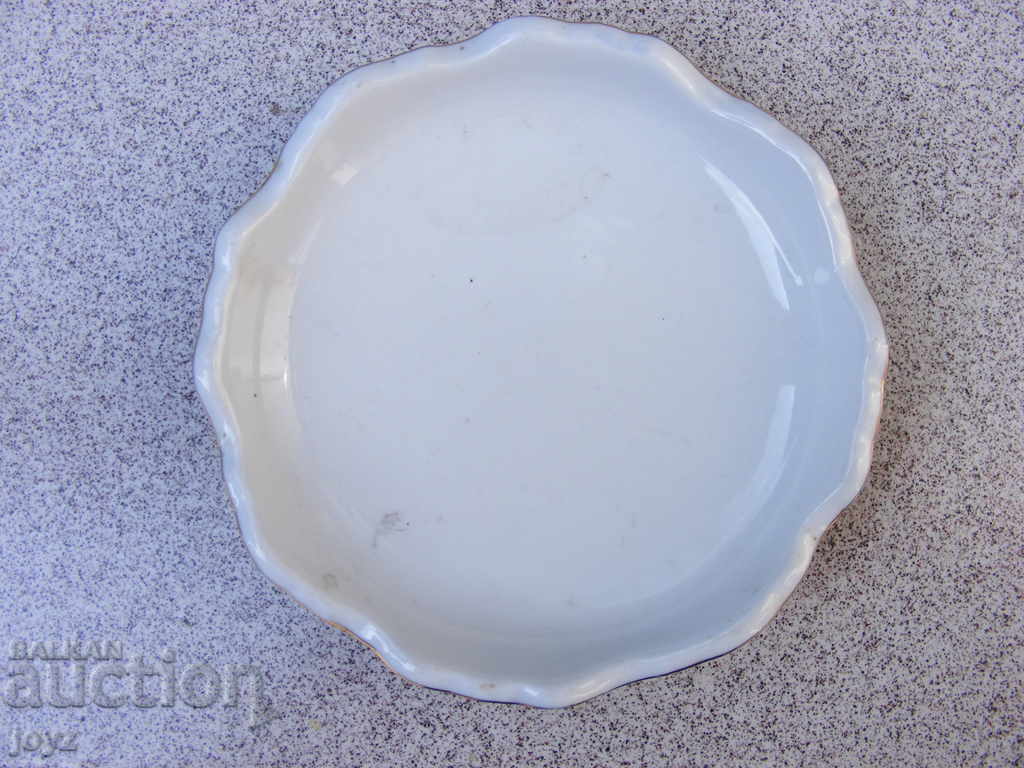 Porcelain ashtray round with price 4.00 BGN | € 2.05