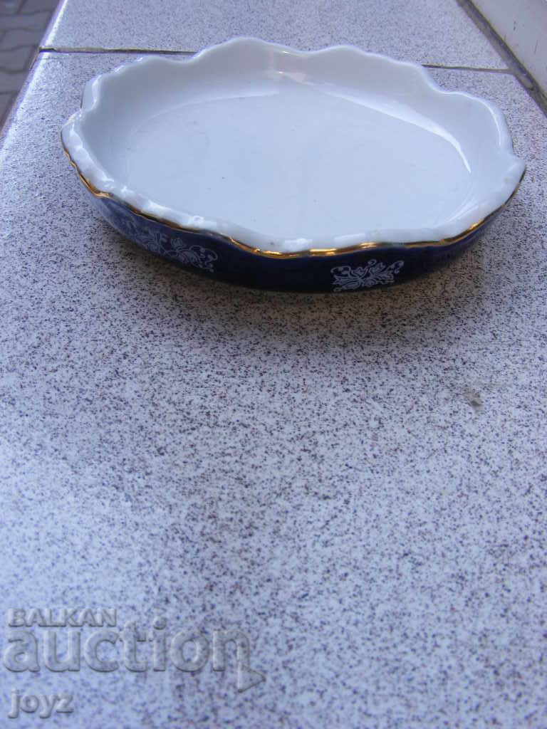 Porcelain ashtray round