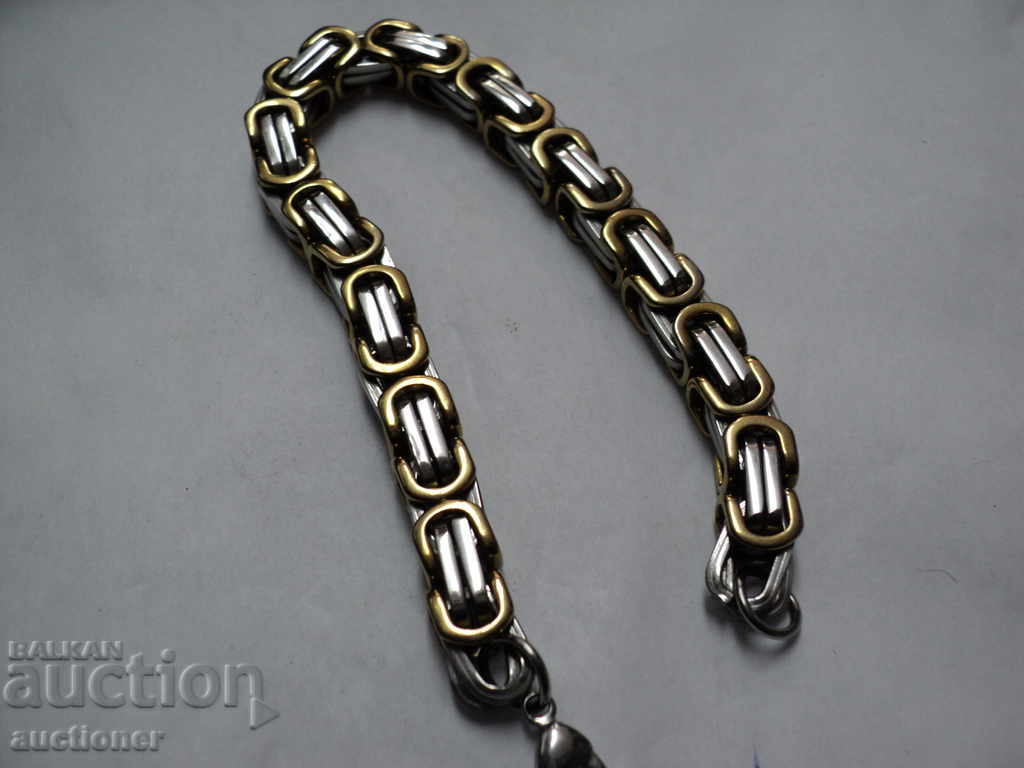 Auction  MEN'S MASSIVE WEDDING.