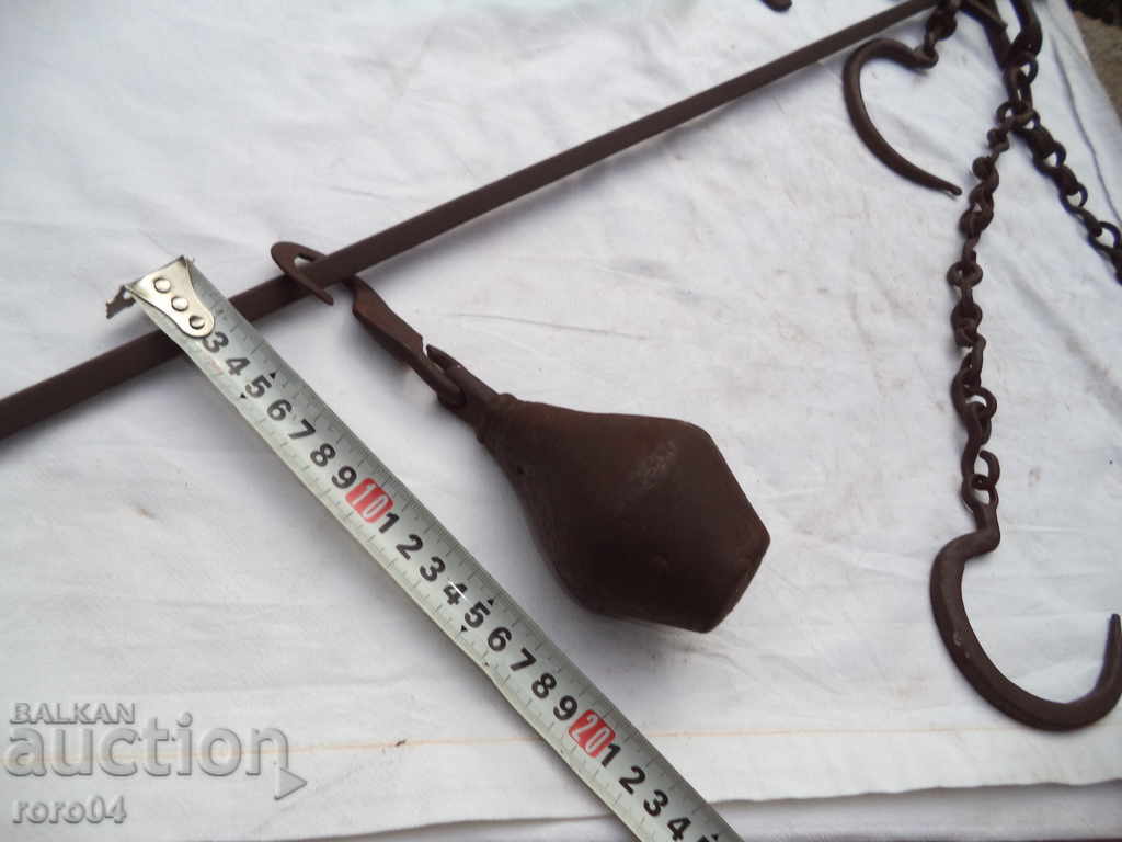 Auction HUGE CROWN CROWN - Measures up to 105 pounds Auction HUGE CROWN CROWN - Measures up to 105 pounds