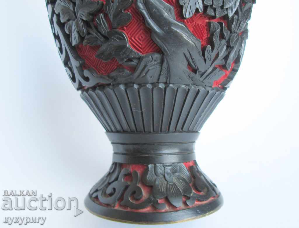 Delivery of Old bronze Chinese vase with beautiful enamel engravings