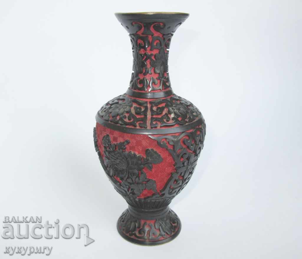 Стара бронзова Китайска ваза с красиви гравюри лак емайл
