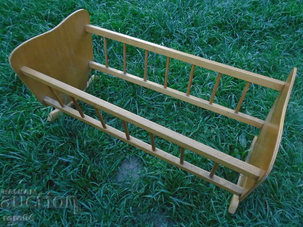 LARGE OLD CHILDREN'S WOOD CREW - 7 LARGE OLD CHILDREN'S WOOD CREW - 7