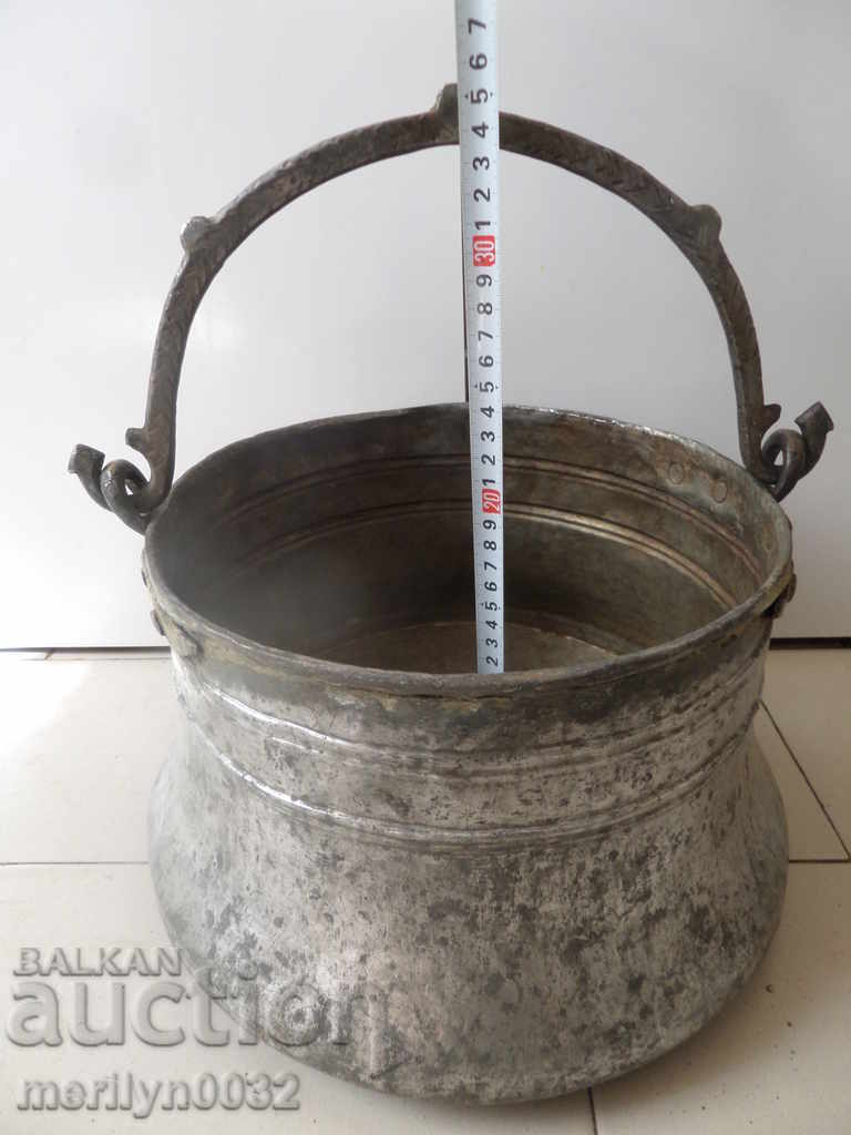 Delivery of An old copper boiler, a pot, a malt, a baker Delivery of An old copper boiler, a pot, a malt, a baker