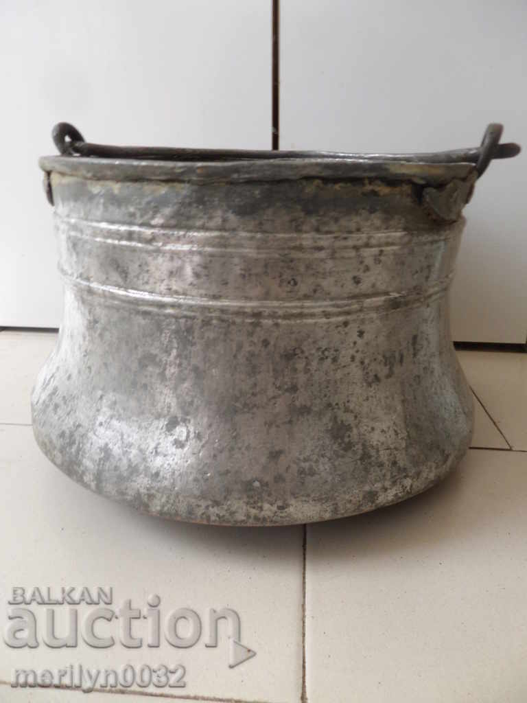 An old copper boiler, a pot, a malt, a baker - 5 An old copper boiler, a pot, a malt, a baker - 5