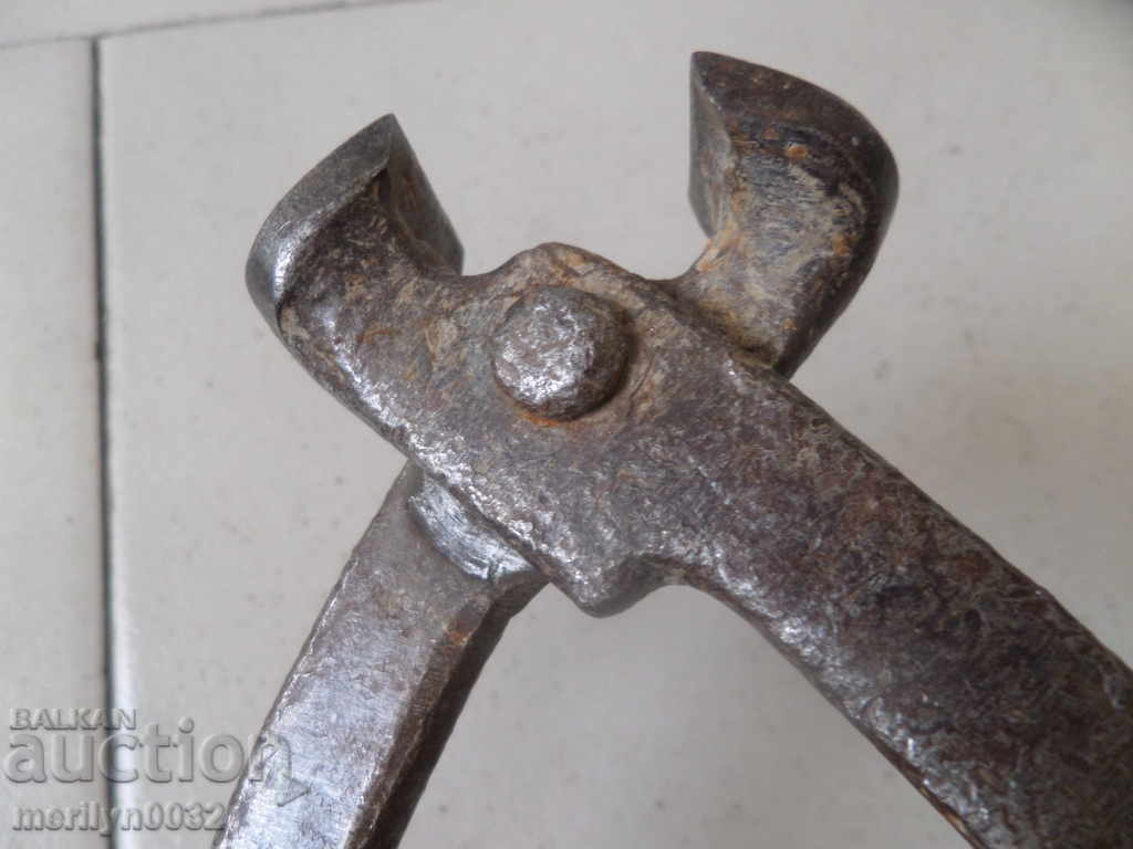 Old primitive crumpled keretten pliers - 5 Old primitive crumpled keretten pliers - 5