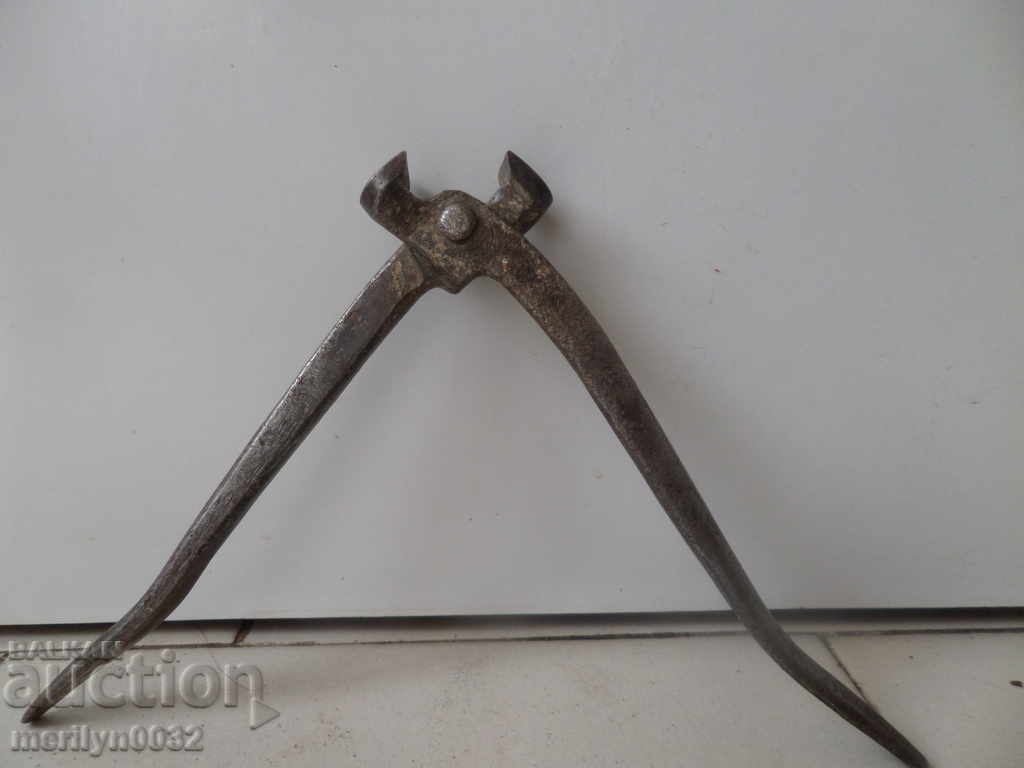 Old primitive crumpled keretten pliers - 6 Old primitive crumpled keretten pliers - 6