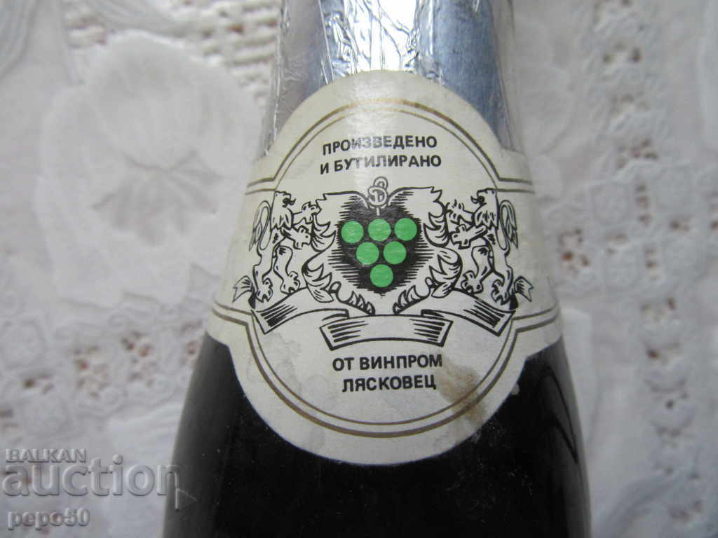 Delivery of MINI BOUTIQUE 330ml WITH WHITE CHAMPANSKO - LYASKOVETS - 1983