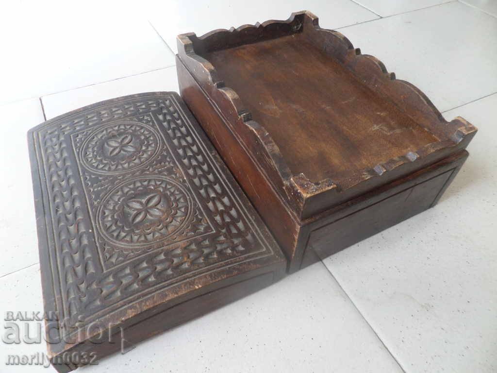 Аукцион Кутия с дърворезба нач на ХХ век дървения УНИКАТ бижу Аукцион Кутия с дърворезба нач на ХХ век дървения УНИКАТ бижу