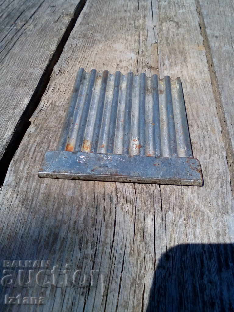 Curly knife with price 6.00 BGN | € 3.07 Curly knife with price 6.00 BGN | € 3.07