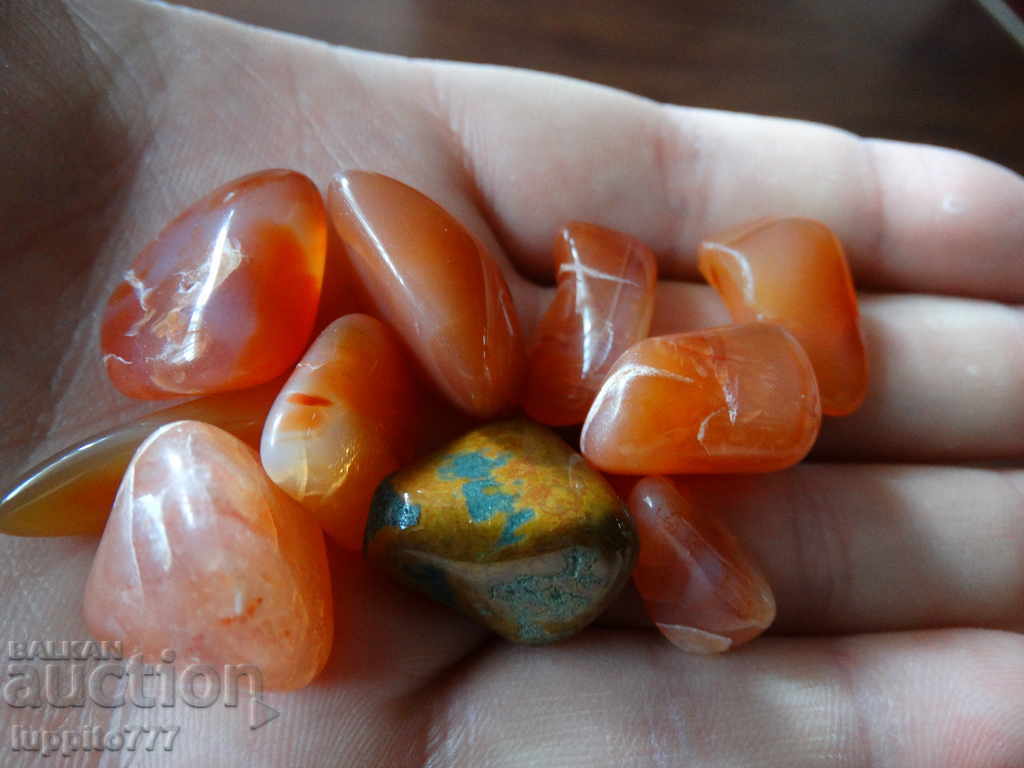 Auction 95 grams 450 carat carnels Auction 95 grams 450 carat carnels