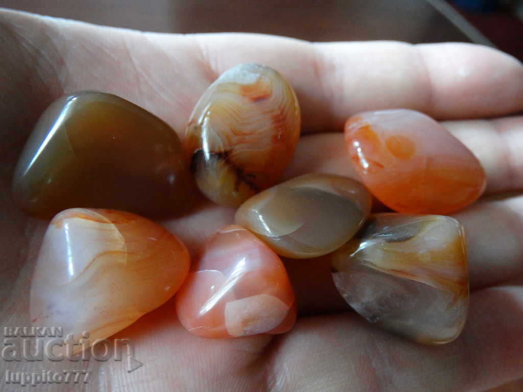 Auction 145 grams of 725 carats of carnelian Auction 145 grams of 725 carats of carnelian
