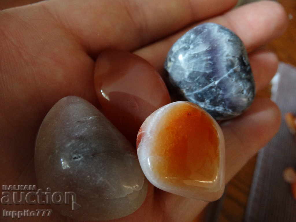 Auction  200 grams of 1000 carats of carnelian aventurium amethyst