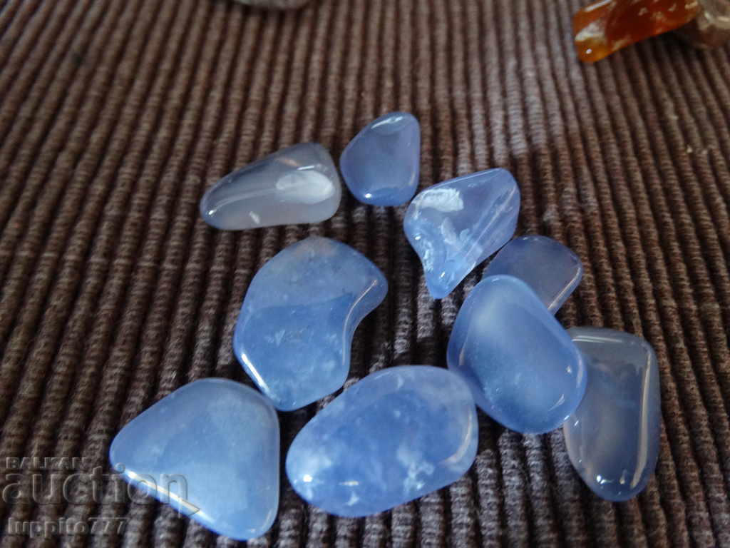 53 de grame de safirină de 265 de carate cu preț 89.99 BGN | € 46.01 53 de grame de safirină de 265 de carate cu preț 89.99 BGN | € 46.01