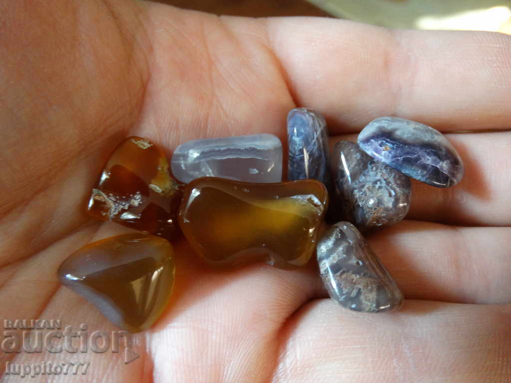 Auction  120 grams of 600 carat aventurium amethyst carnelian
