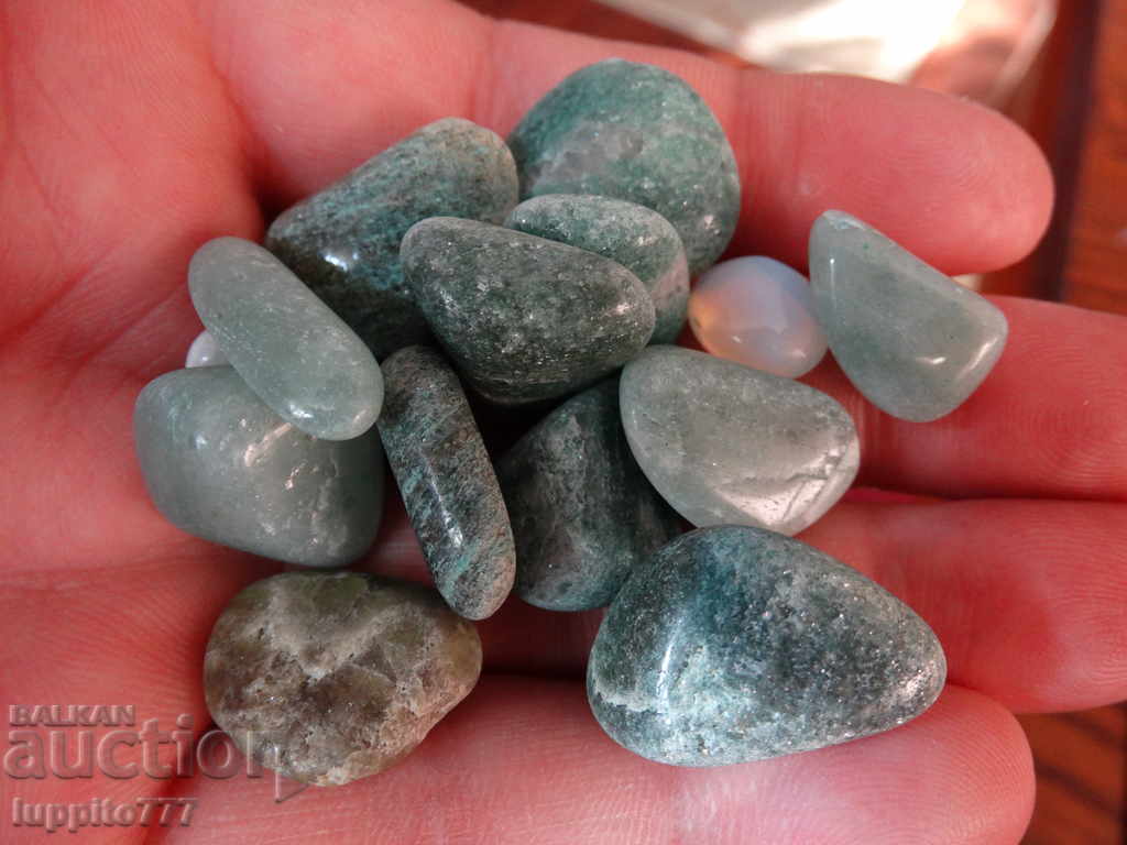 Auction 120 grams 600 carats green adventurer Auction 120 grams 600 carats green adventurer