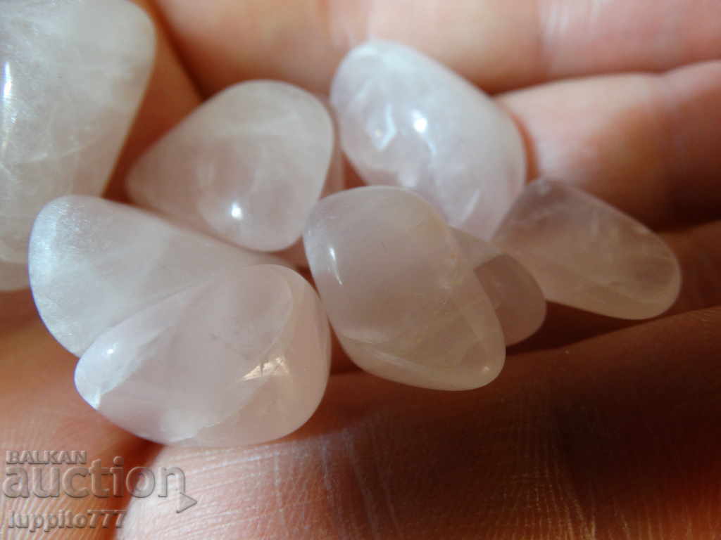 Auction 100 grams of 500 carats of pink quartz Auction 100 grams of 500 carats of pink quartz